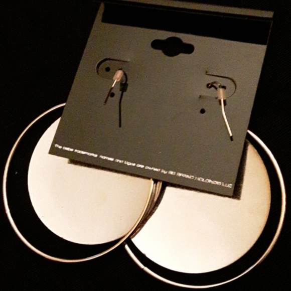 Bebe Earings - Picture 2 of 2